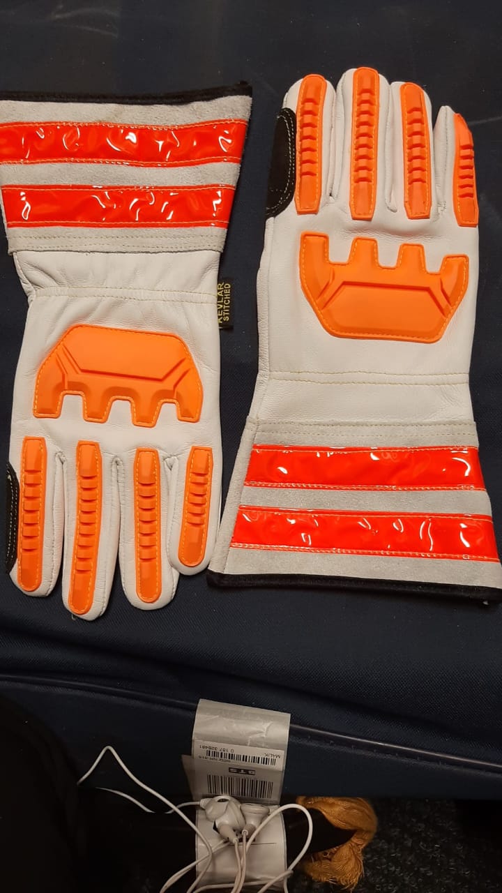 GLOVES 724